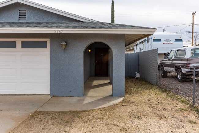 Photo - 2390 Thompson Ave