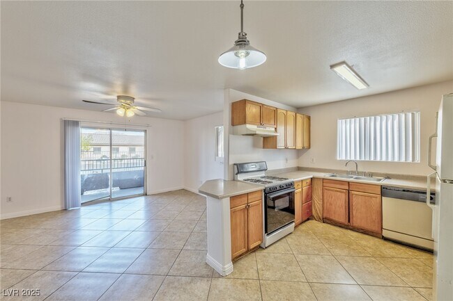 Photo - 1520 Frank-Aved St N Unidad 101 Rental