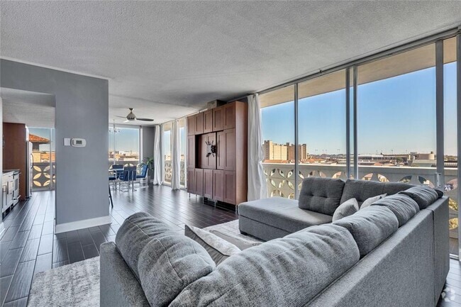 Building Photo - 1801 Lavaca St Unit 5D Rental