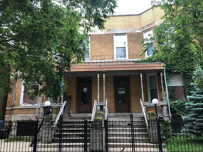 Building Photo - 3545 N Sheffield Ave Unit 1 Rental