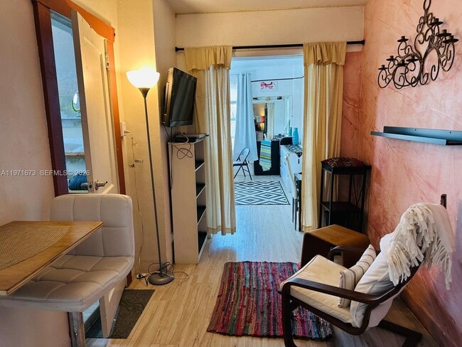 Photo - 428 SW 9th St Unit 15