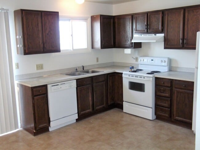 Building Photo - r332 Unit 334