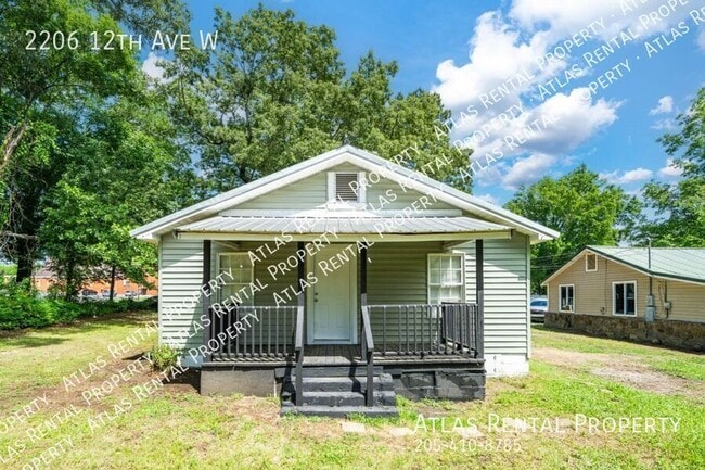Photo - 2206 12th Ave W