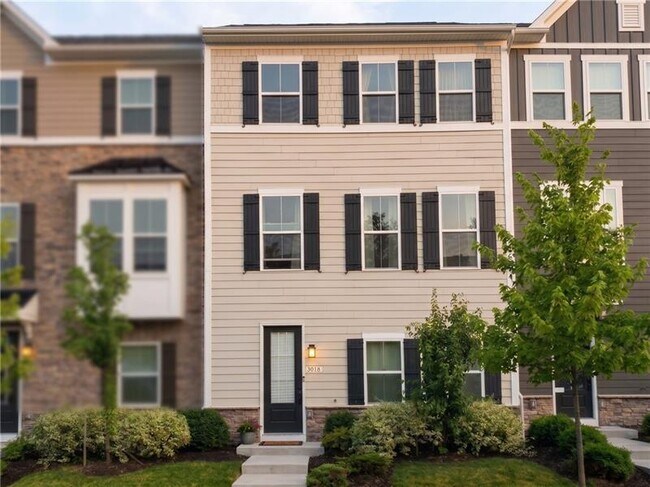 3018 Mahican Cir