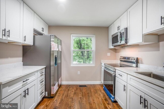 Photo - 3671 Waterwheel Square