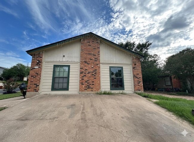 Building Photo - 9705 Carson Creek Blvd