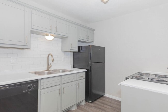 Photo - Waterford Grove Apartments