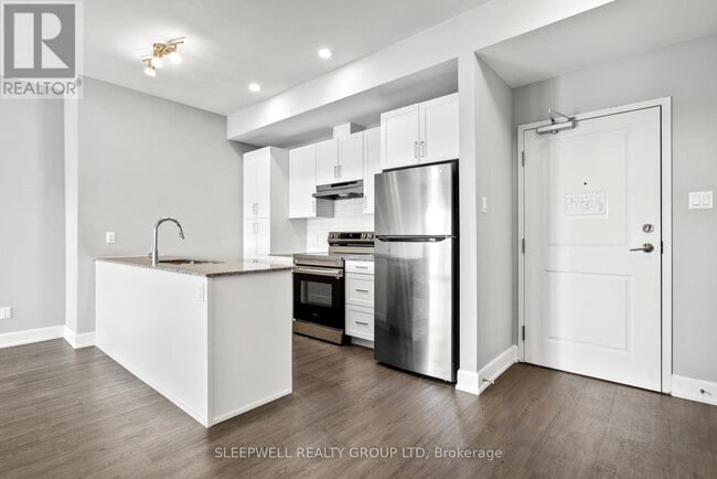 Photo - 975 N Russell Rd Unité 207