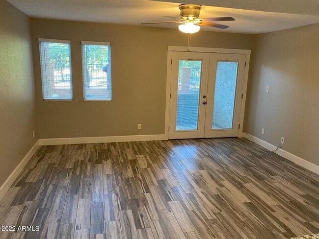 Photo - 520 E Weber Dr