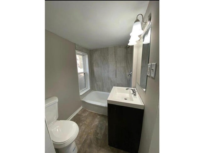 Photo - 505 Beaumont St E