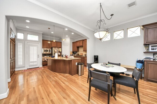 Building Photo - 584 Bomar St Rental