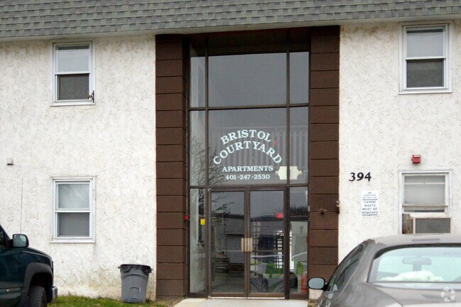 Bristol Courtyard Apartments - Bristol Courtyard Apartments