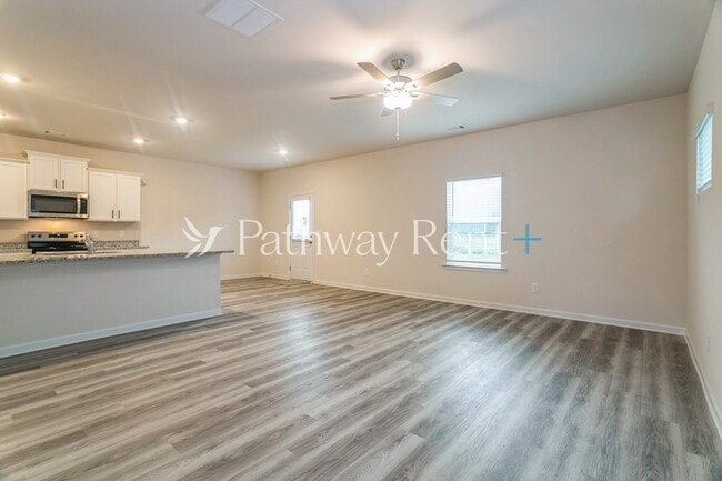 Photo - 631 Mackenzie Cv