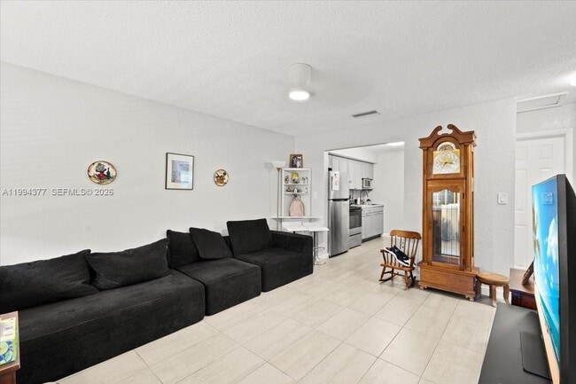 Photo - 620 SW 10th St Unit 1