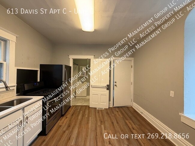 Photo - 613 Davis St