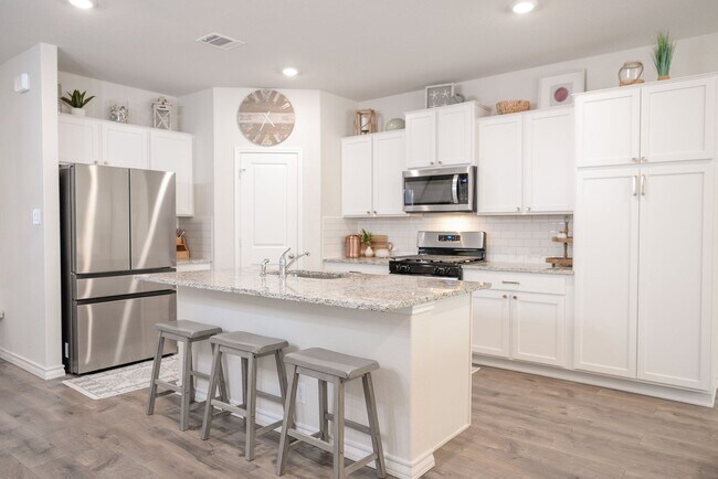 Photo - 21261 Millstream Bnd
