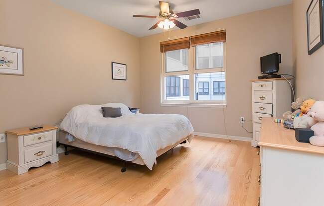 Photo - 1300 Grand St Unit 319