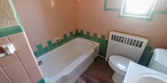 Photo - 7147 Eastlawn Dr Unit Apt 1