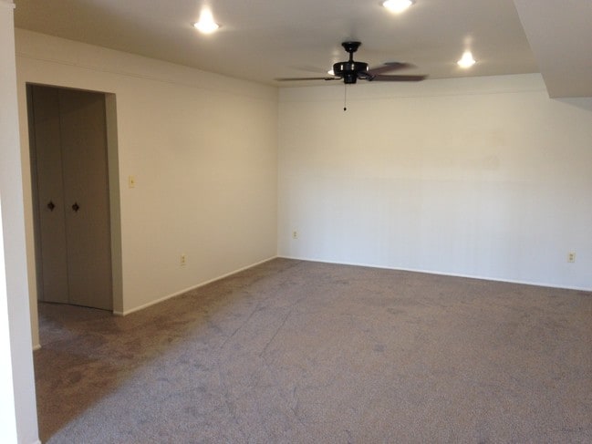 LIVING RM - 33300 Freedom Rd Unit 12 country apartments