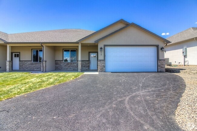 Building Photo - Beautiful, Open Concept Home in West Valley