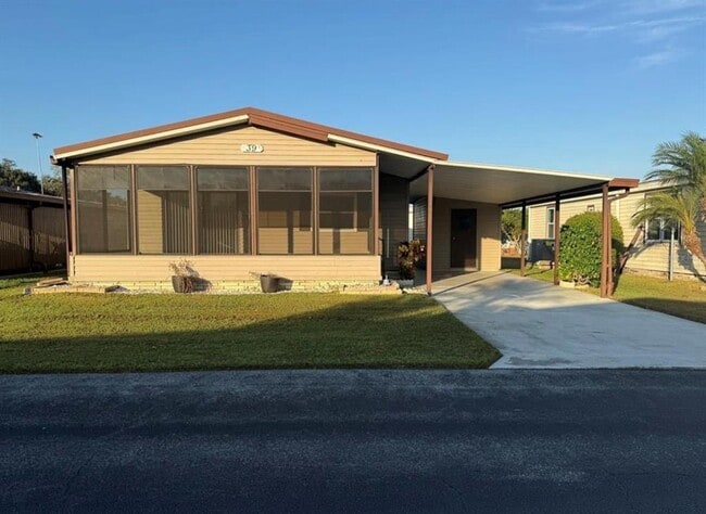 Building Photo - 2055 S Floral Ave