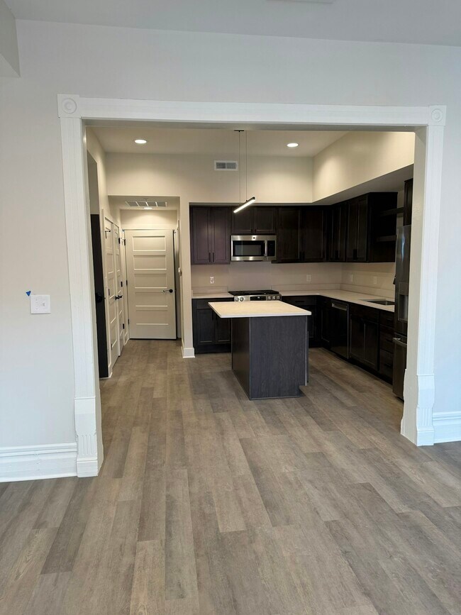 Photo - 106 E Erie St Unit 2C