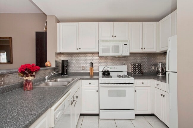 Photo - 400 9th St Unit W3L