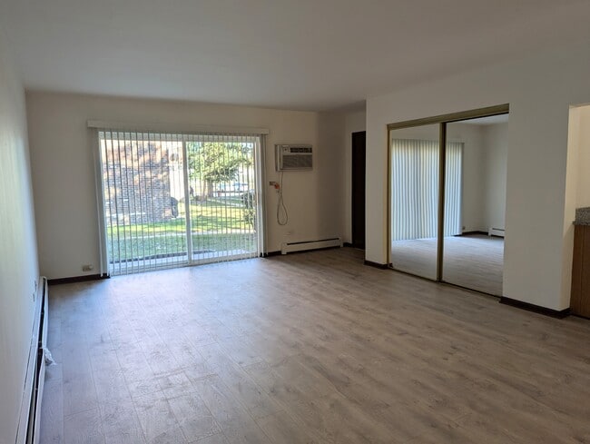 Building Photo - 490 Pleasant Run Dr Unit 490-F Rental