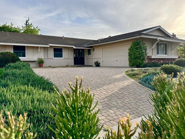 Building Photo - 6211 Covington Way Rental