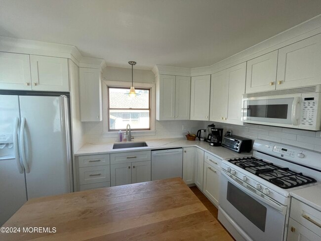 Photo - 11 Dover Ave