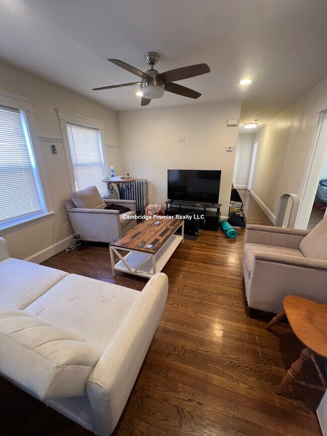 Building Photo - 117 Burget Ave