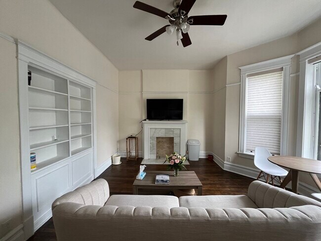 Photo - 1359 E 57th St Unit 1