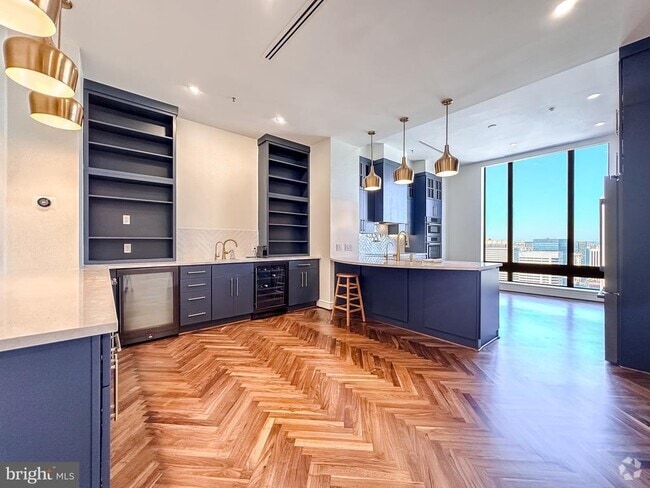 Building Photo - 10 E Lee St Unit 2701 Rental