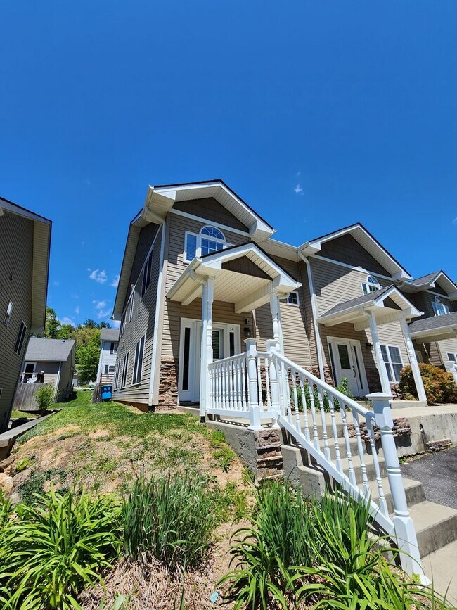 14 Cherry Laurel Ln