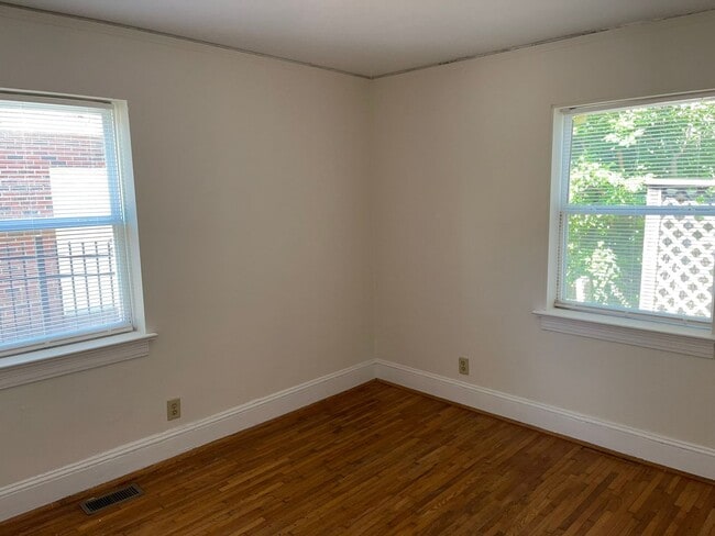Photo - Adorable Duplex in Myers Park!