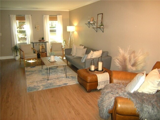 Building Photo - 125 N River Dr