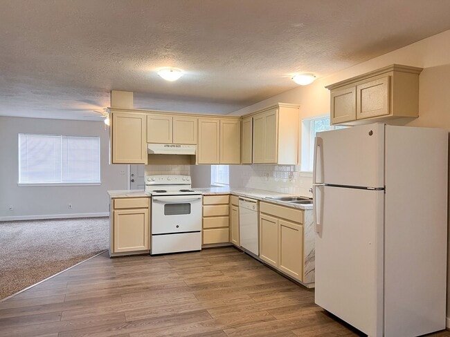 Photo - OWN920 Unit 110 9TH AVE