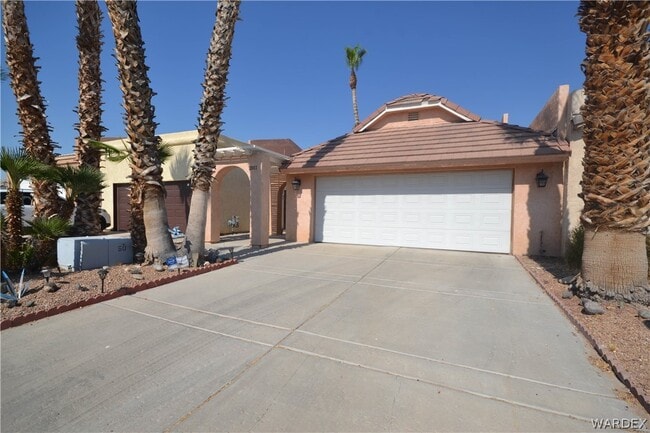 Building Photo - 2911 Country Club Dr