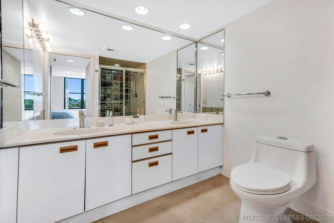 Photo - 22 Royal Palm Way Unit 606
