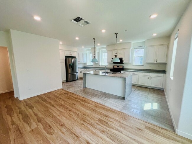 Photo - Vibrant 3 BED + 2.5 BA Milpitas Townhouse. Stainless Steel Appliances. Great Location.