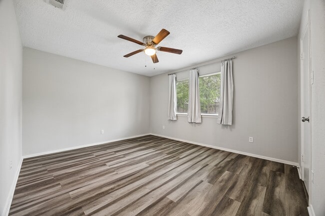 Photo - 6907 Grant Dr