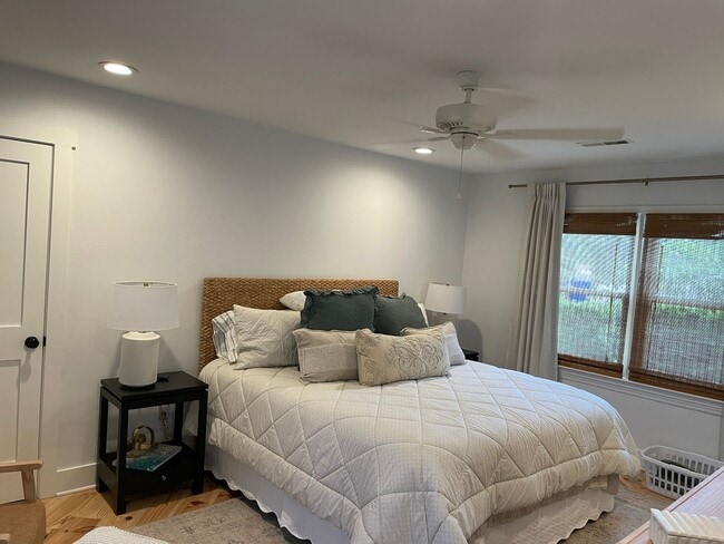 Photo - Old Village Cottage - 1.5 Blocks to Pitt S...