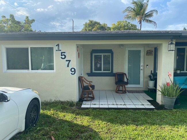 Building Photo - Studio in North Miami Beach Includes Utilities/ Estudio en North Miami Beach Incluye servicios pú...