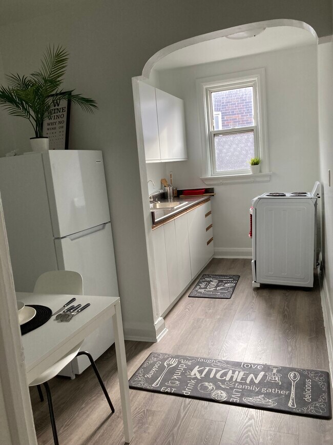 Photo - 1554-1574 Bathurst St