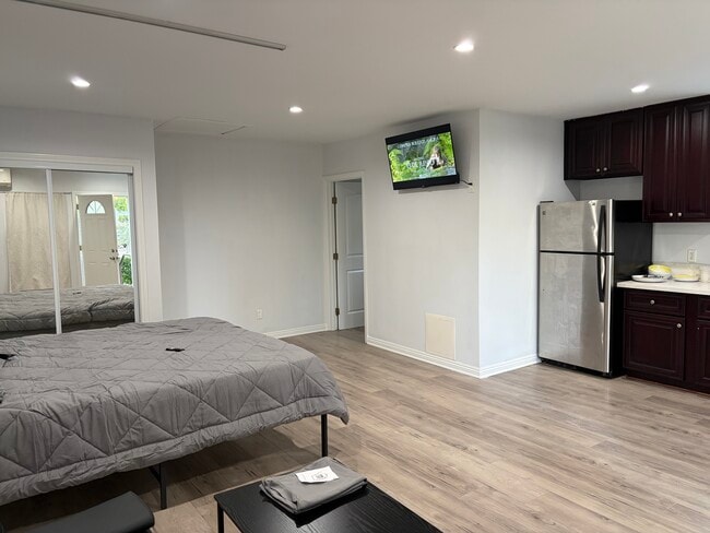 Building Photo - 14260 McCormick St