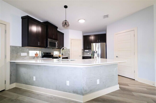 604 Allen St Unit 104