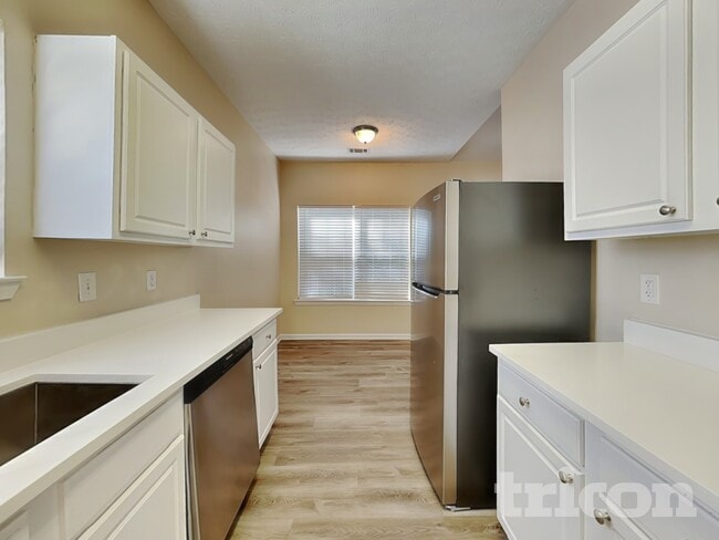 Photo - 1421 Highgrove Way