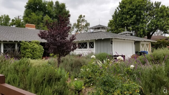 Building Photo - 6029 Greenbush Ave Rental