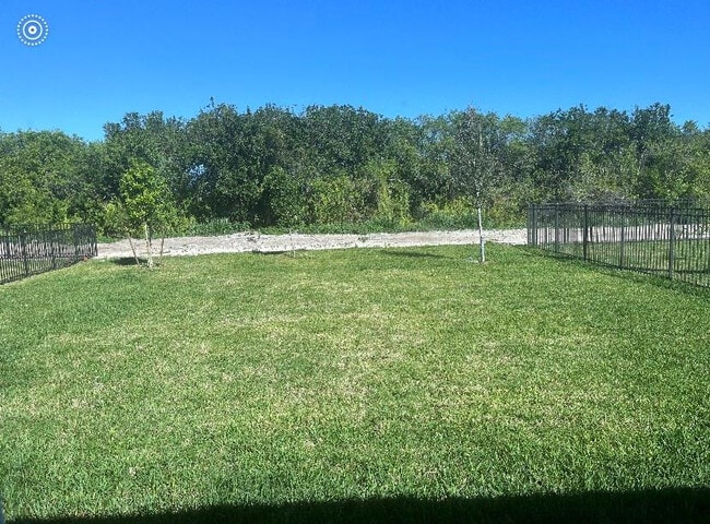 Photo - 456 Cherimoya St