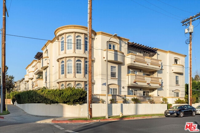 Building Photo - 4832 Whitsett Ave Unit 103 Rental